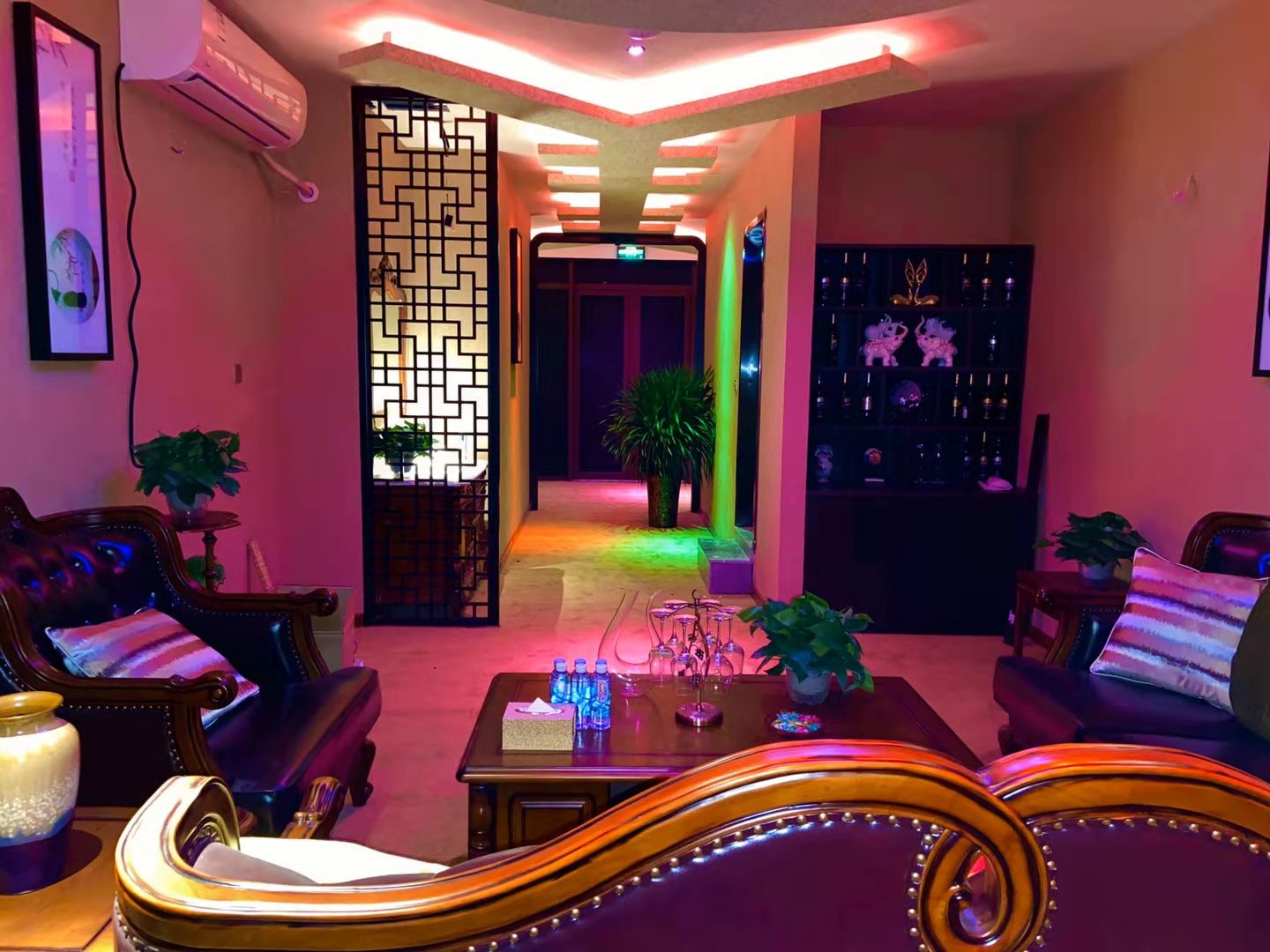 上周在北碚区高端男士会所,项目服务样式真多